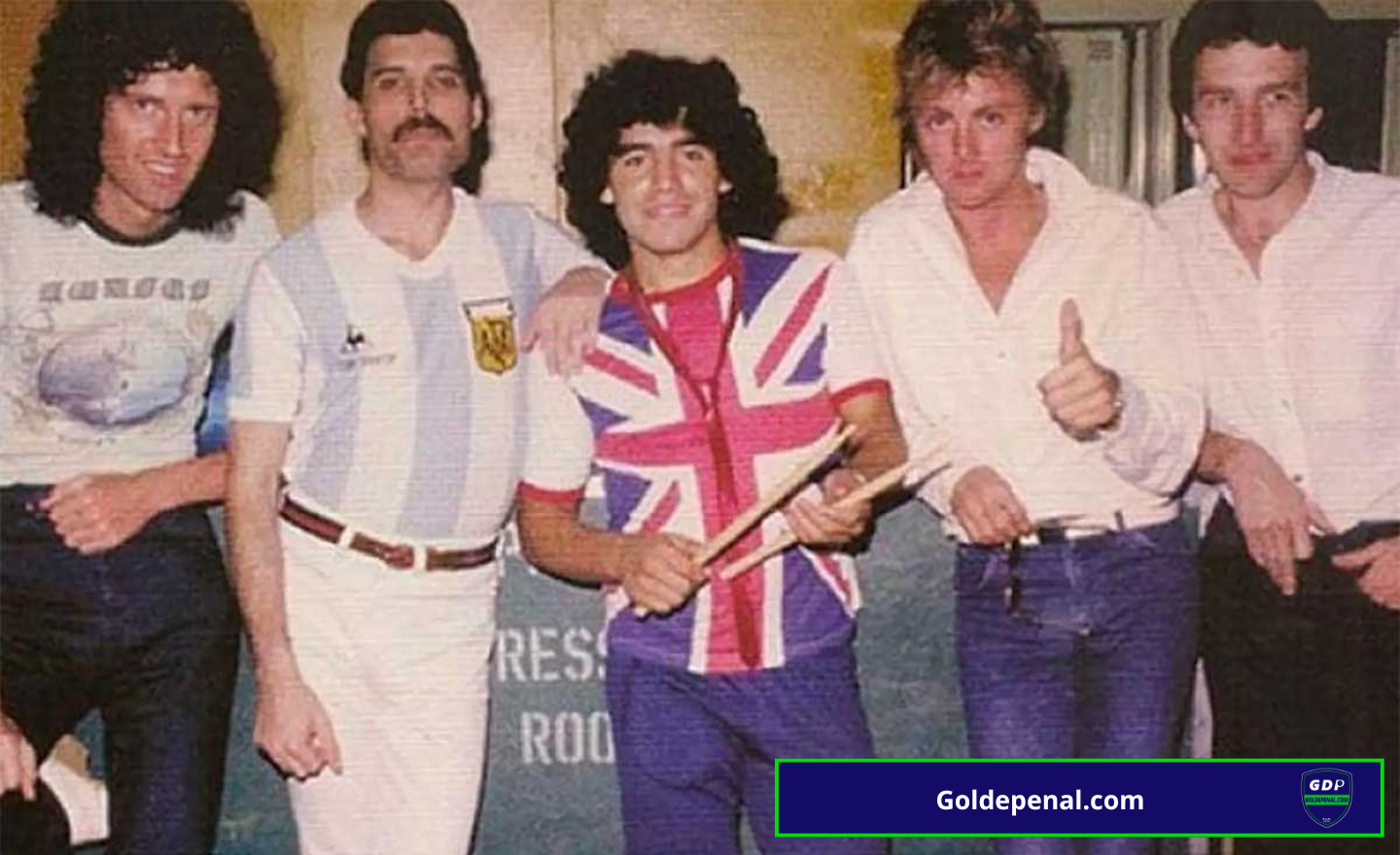 Integrantes de Queen junto a Diego Armando Maradona - Mundial FIFA 2026 - Goldepenal